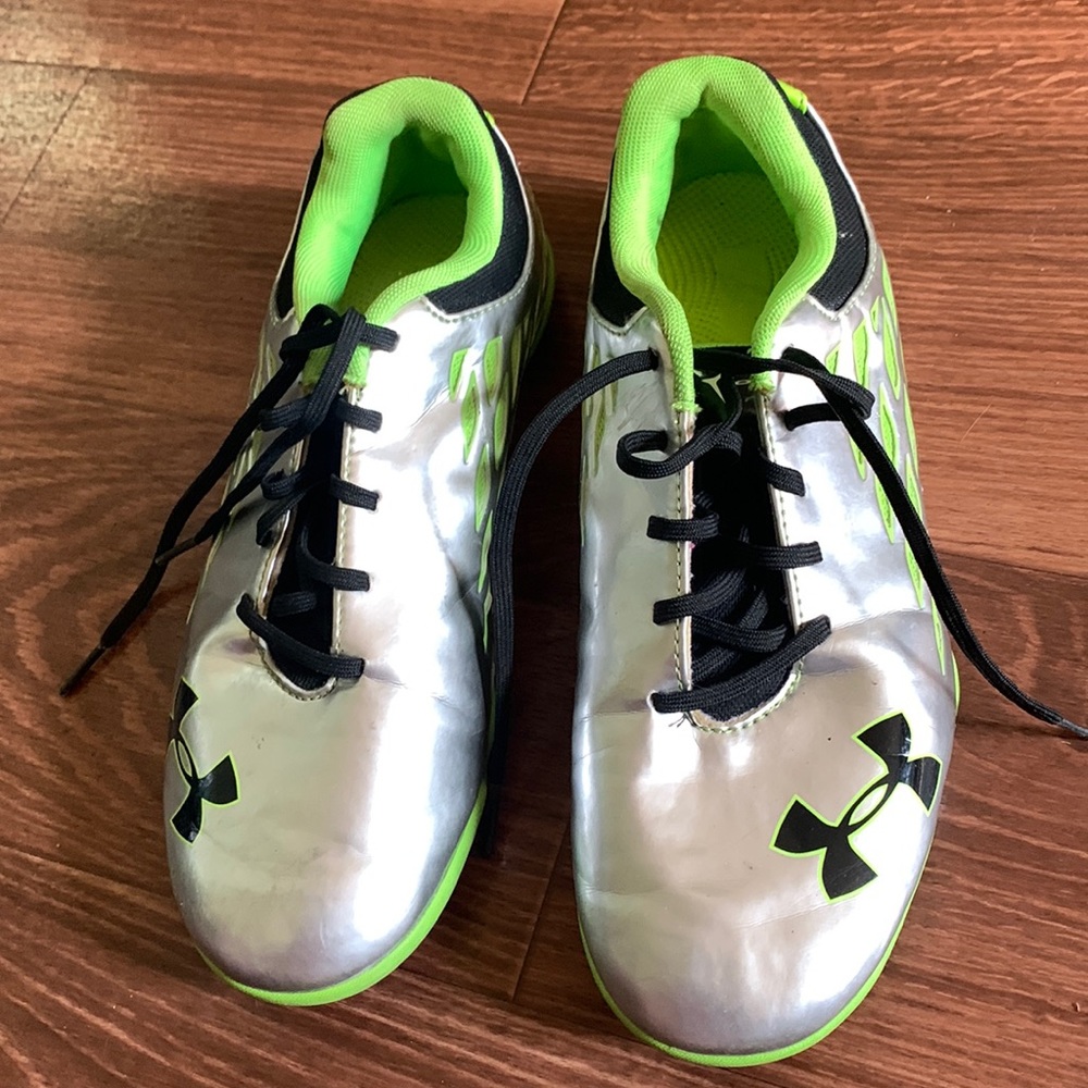 Under armor indoor soccer cleats size 8 men